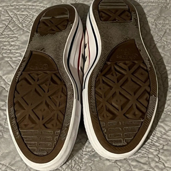 ❇️Womens CONVERSE 2 for $22❇️ - Picture 6 of 8